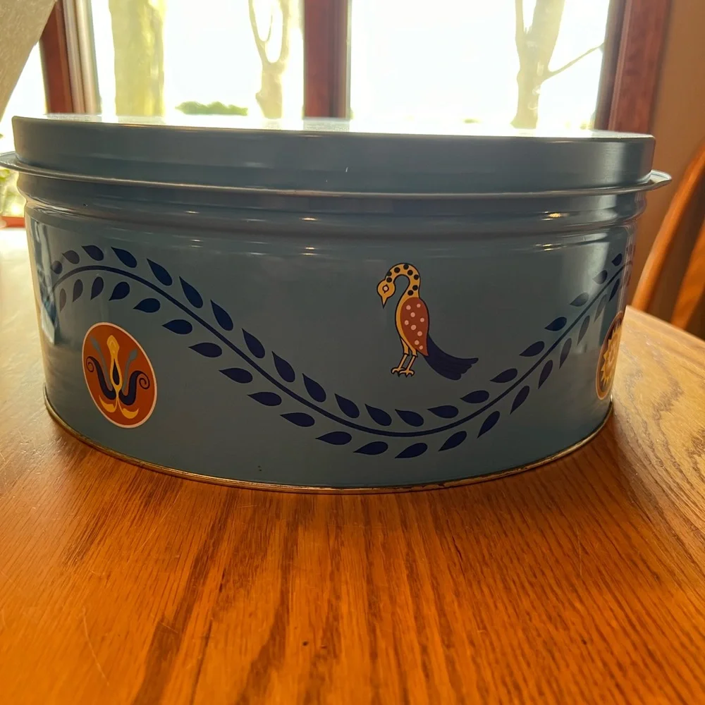 Vintage Pennsylvania Dutch Storage Tin with Serving Tray/Lid